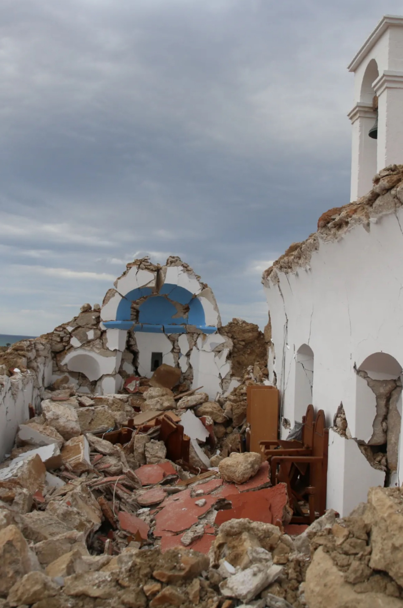 “Everything Shook – Panic at Home After Earthquake Near Crete”