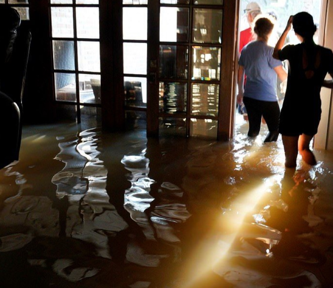 “Students trapped in Mapleton school as floodwaters rise, rescue teams race against time to save them”