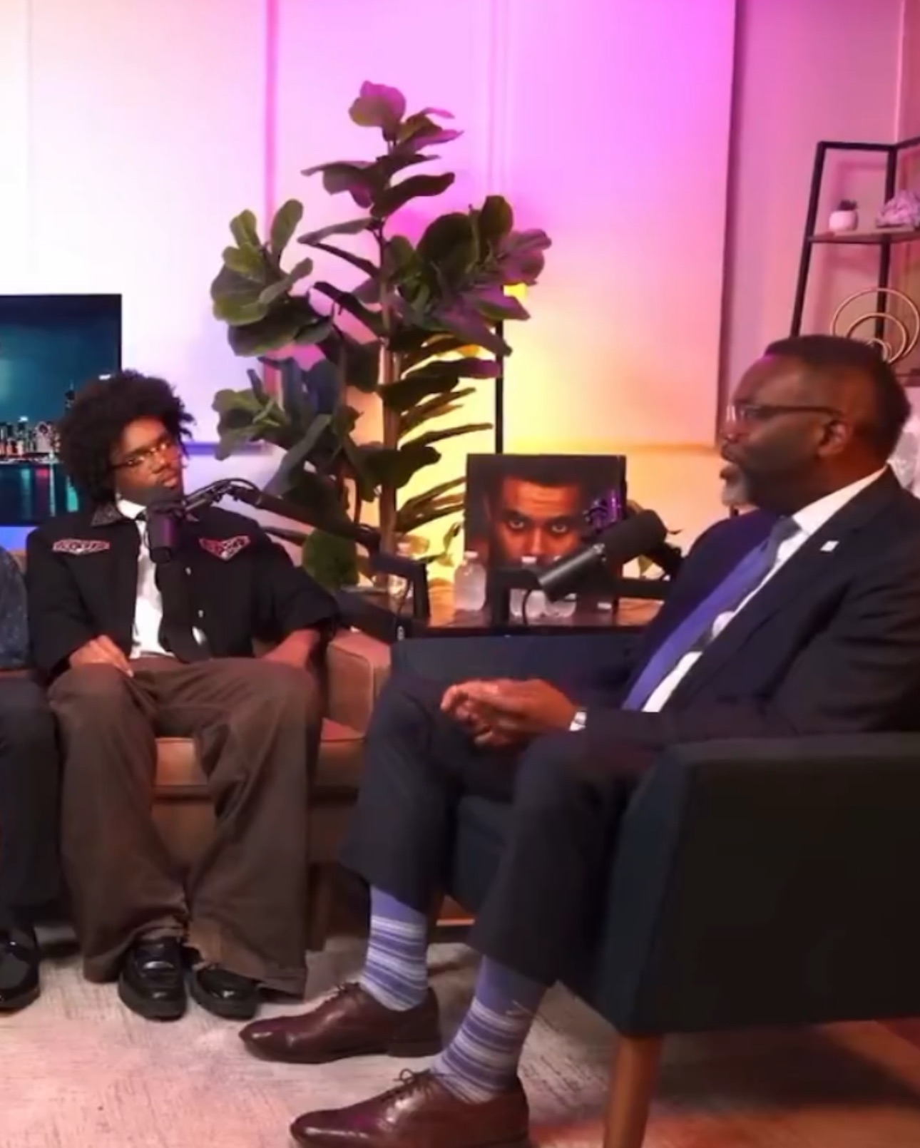 🚨 Chicago Mayor Johnson shocks everyone with his statement about “safe communities.”